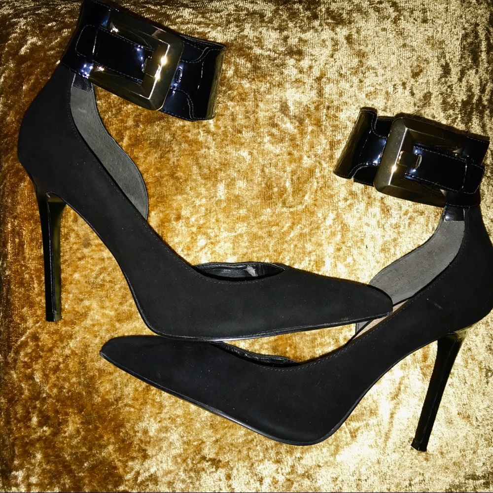 Guess pumps with gold buckle  7 1/2